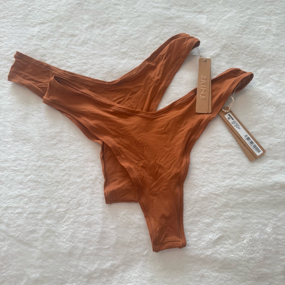 SKIMS Women’s Dipped Thong - Rust NWT